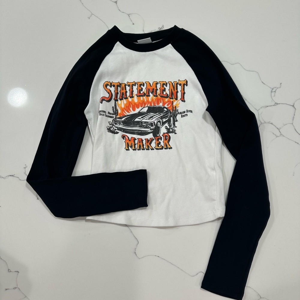 Bershka Cropped Graphic Long Sleeve
